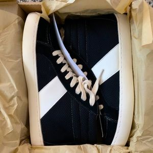 VICI Bree Hightops in Black